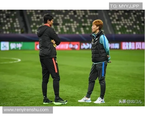 足球明星享受盒饭的日常生活瞬间视频分享